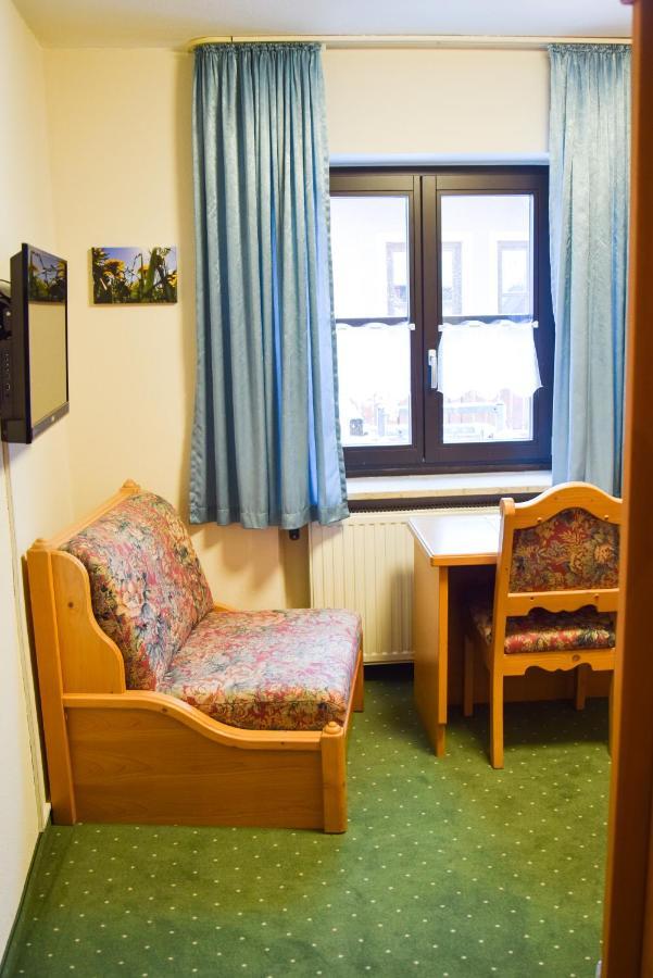 Hotel Gasthof Zum Loewen Velburg Zewnętrze zdjęcie